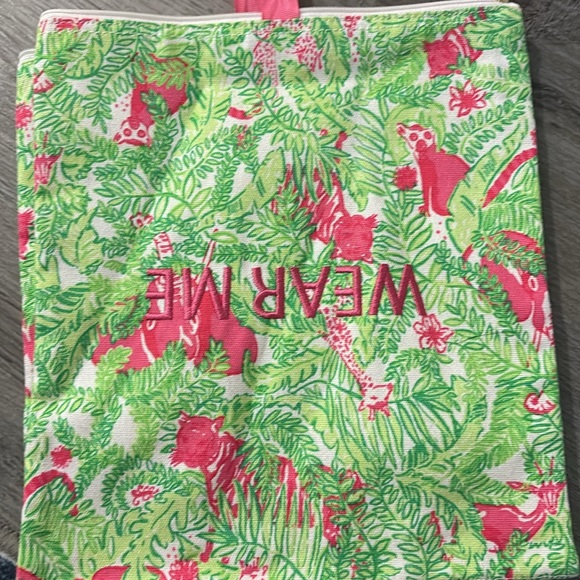 Lilly Pulitzer wash me wear me travel bag - Picture 6 of 6